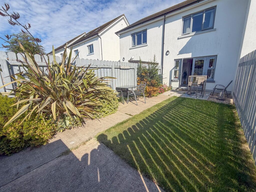 21 oak Park, Ballawattleworth Estate, Peel, Isle Of Man
