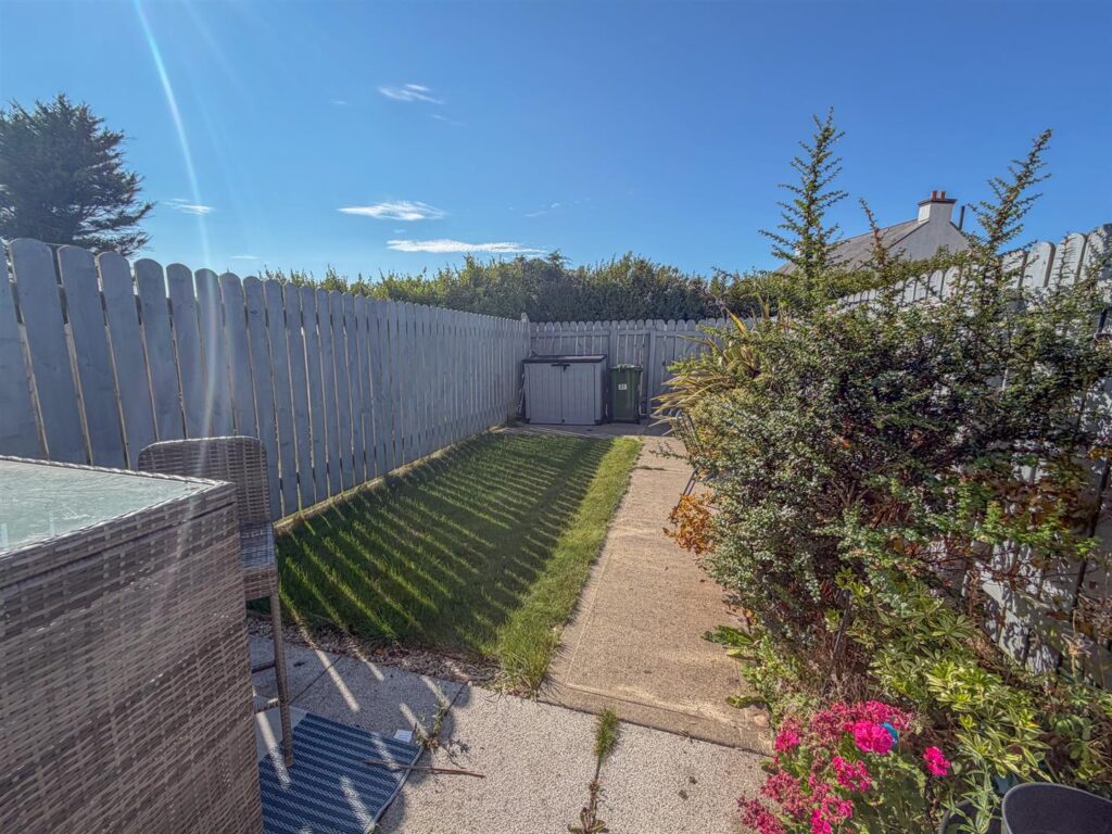 21 oak Park, Ballawattleworth Estate, Peel, Isle Of Man