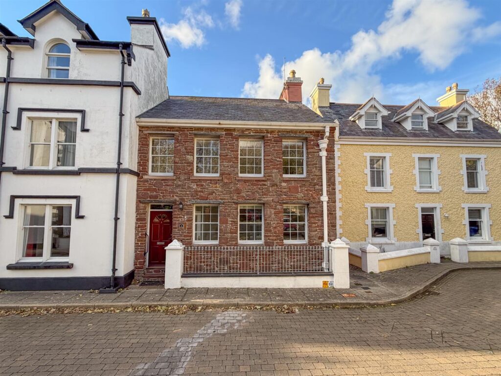 3 The Grove, Peel