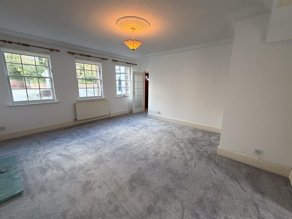 3 The Grove, Peel