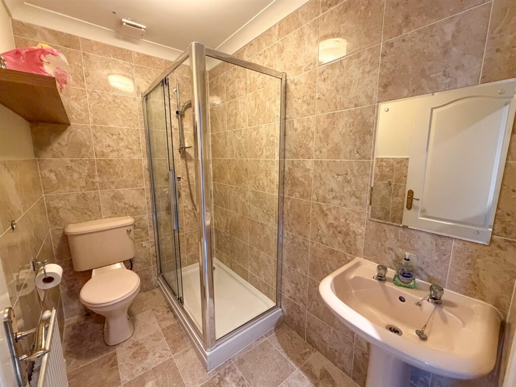 3 The Grove, Peel