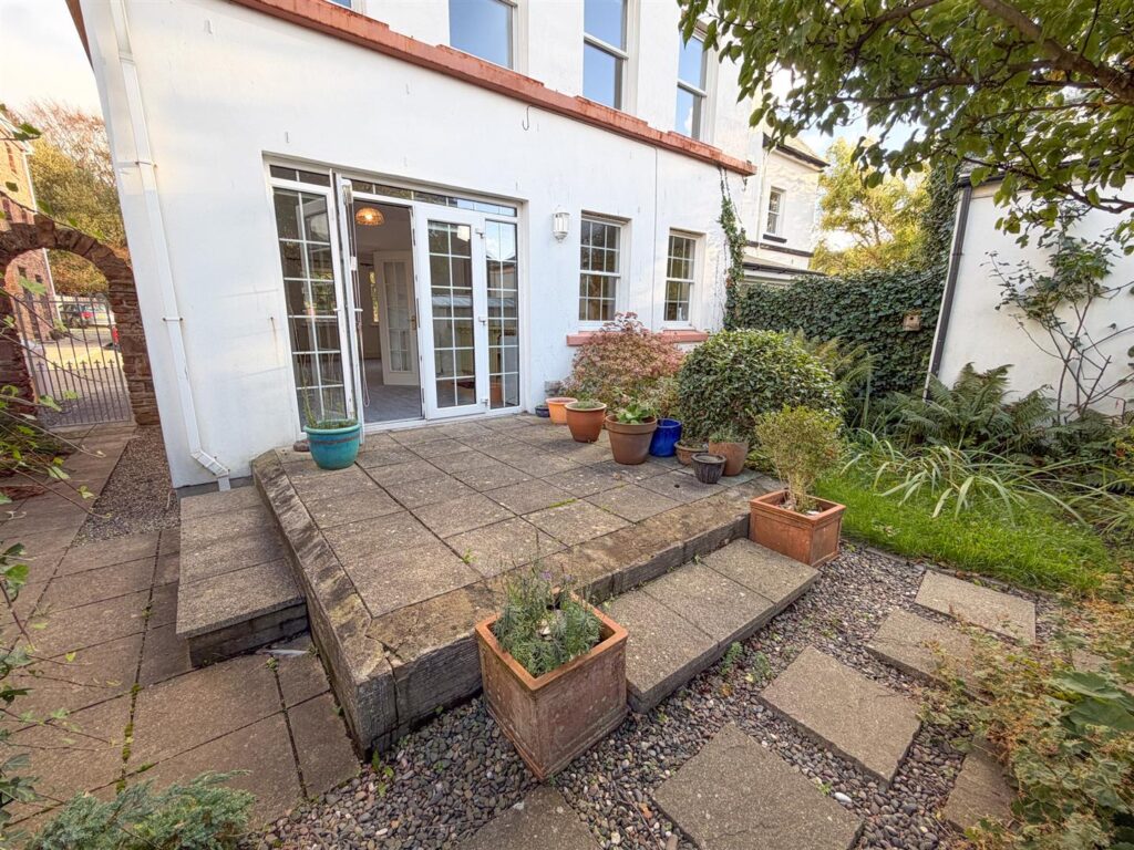 3 The Grove, Peel