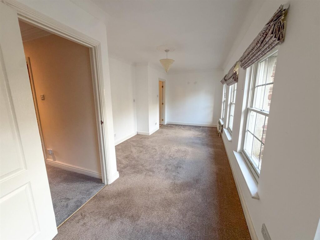 3 The Grove, Peel