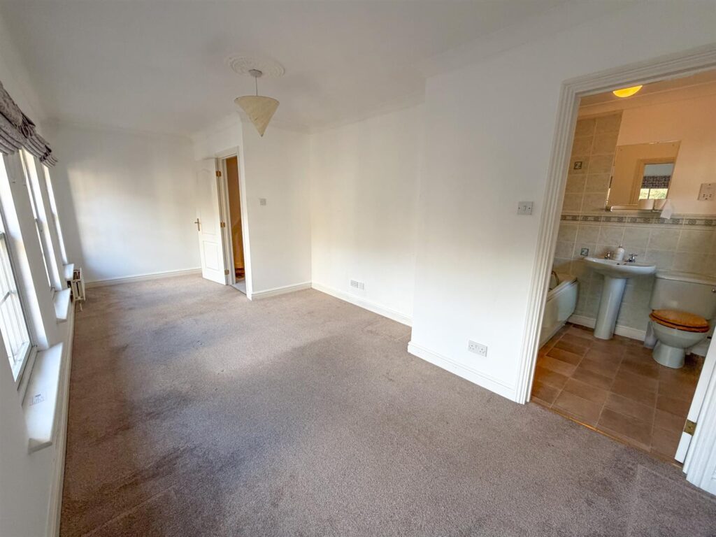 3 The Grove, Peel