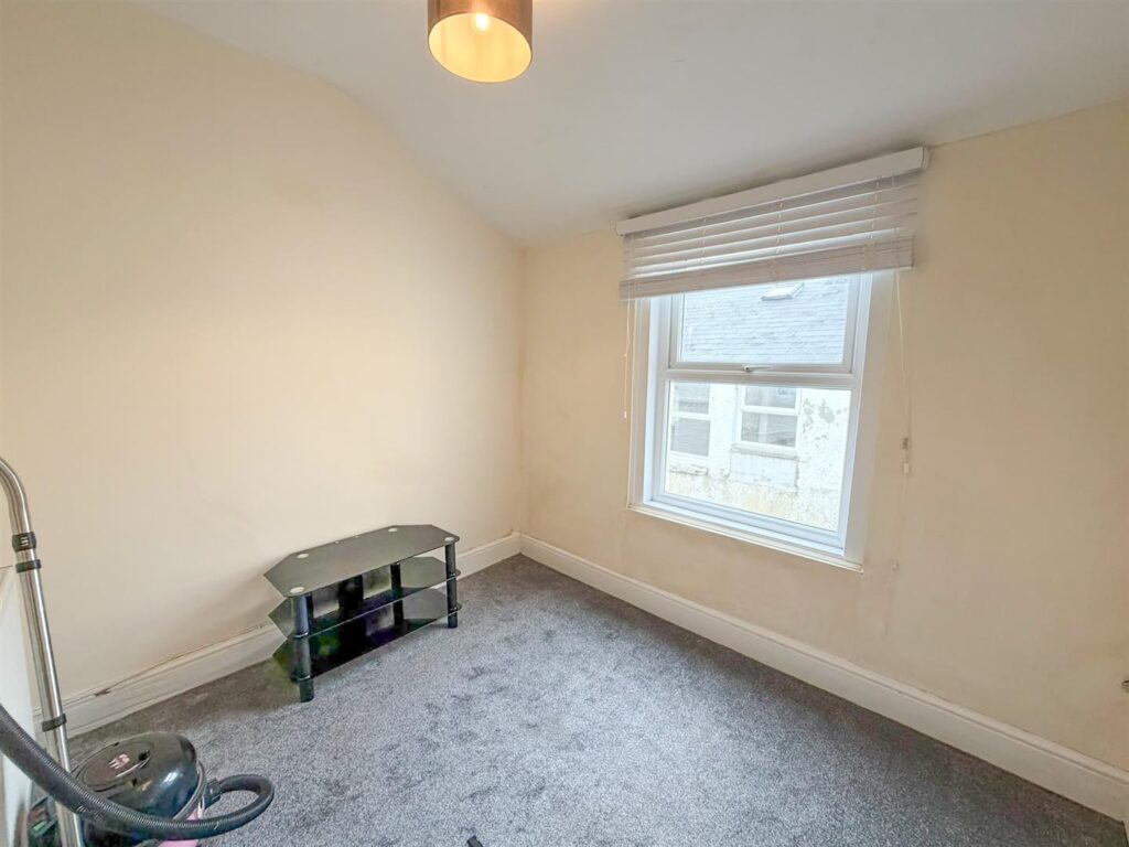 Flat 6, 26 Christian Road