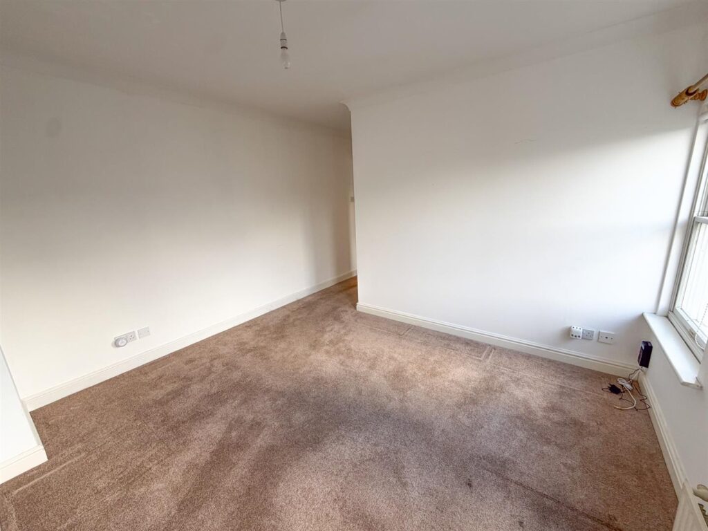 3 The Grove, Peel