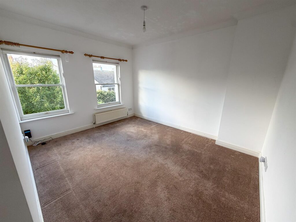 3 The Grove, Peel