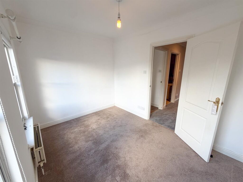 3 The Grove, Peel