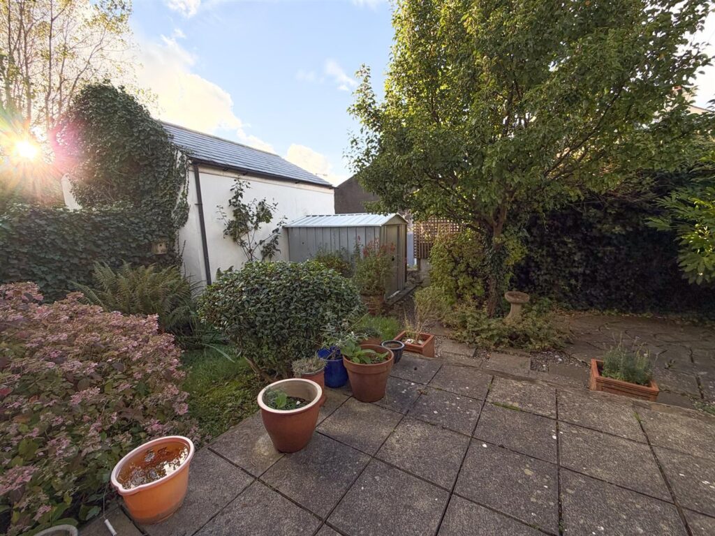 3 The Grove, Peel