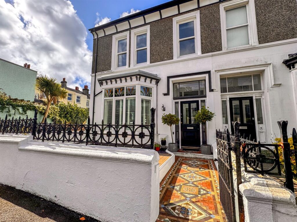 Thorny Road, Douglas